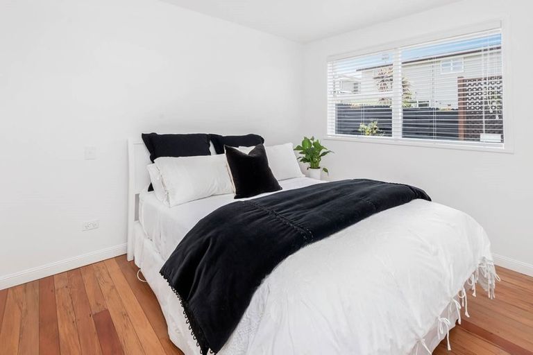 Photo of property in 31 Advene Road, Cockle Bay, Auckland, 2014