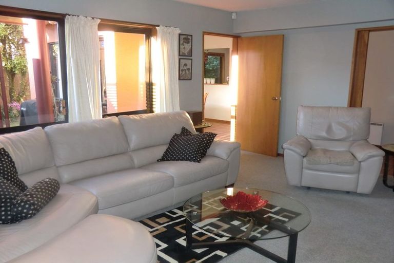 Photo of property in 2/240a Condell Avenue, Papanui, Christchurch, 8053