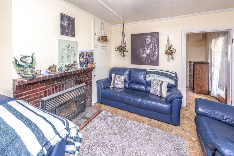 Photo of property in 21 Smith Street, Waverley, 4510