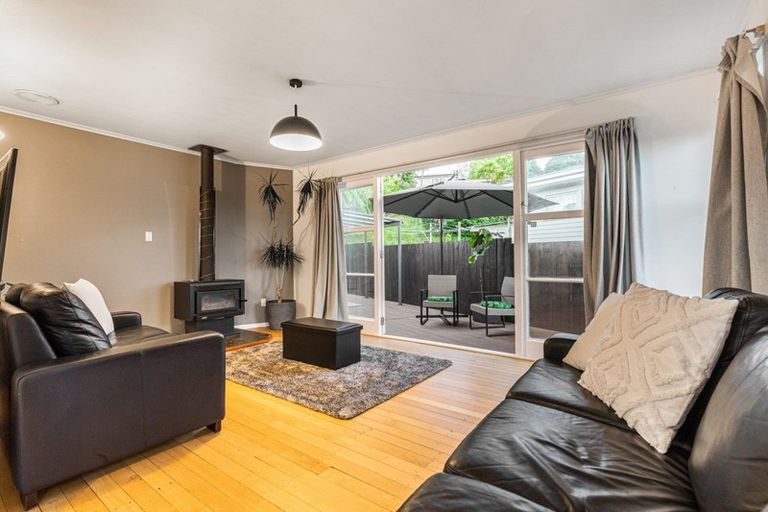 Photo of property in 11 Kashmir Road, Glen Eden, Auckland, 0602