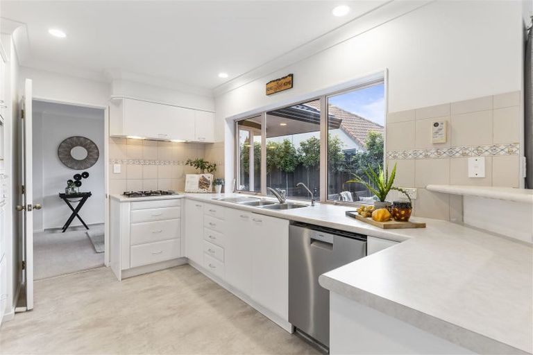 Photo of property in 15 Windsong Court, Northpark, Auckland, 2013