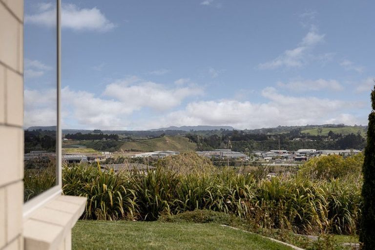 Photo of property in 30 Broadwater Close, Pyes Pa, Tauranga, 3112