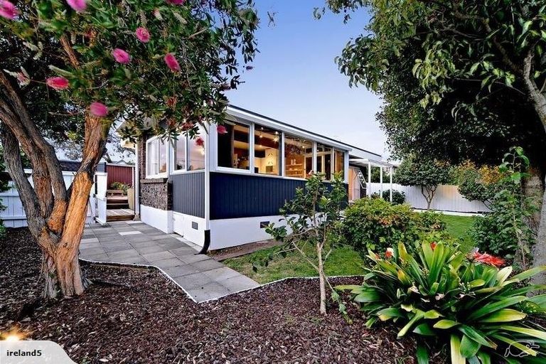 Photo of property in 2/12 Priestley Drive, Bucklands Beach, Auckland, 2014