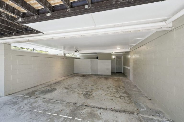 Photo of property in 222 Atkinson Road, Titirangi, Auckland, 0604