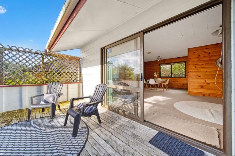 Photo of property in 2/72 Aeroview Drive, Beach Haven, Auckland, 0626