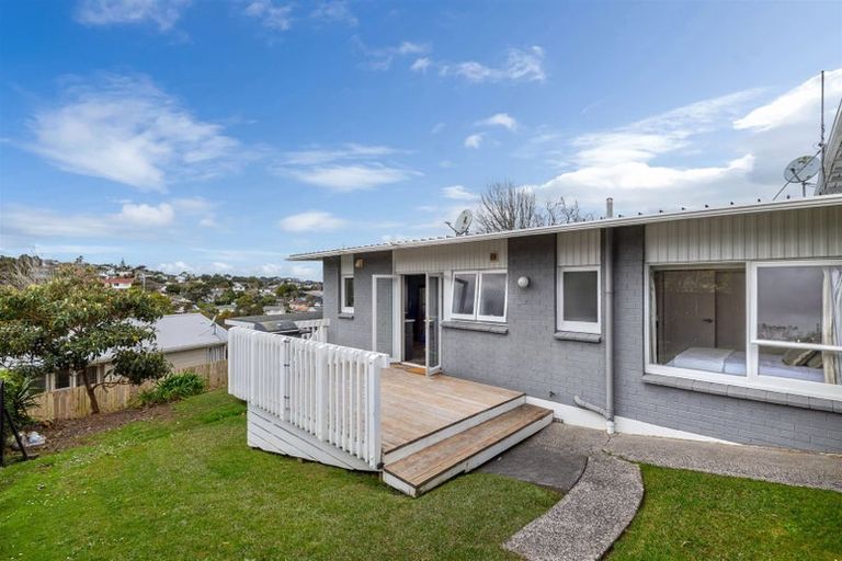 Photo of property in 2/58 Girrahween Drive, Totara Vale, Auckland, 0629
