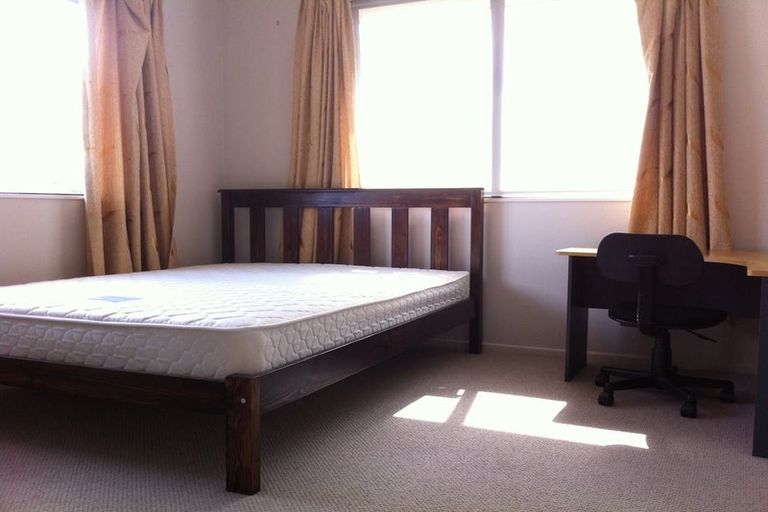 Photo of property in 24 Catlins Place, Fairview Heights, Auckland, 0632