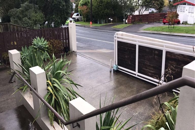 Photo of property in 32 Sycamore Drive, Sunnynook, Auckland, 0620