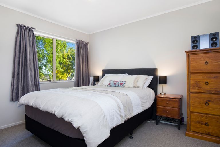 Photo of property in 11 Dawn Place, Waiuku, 2123