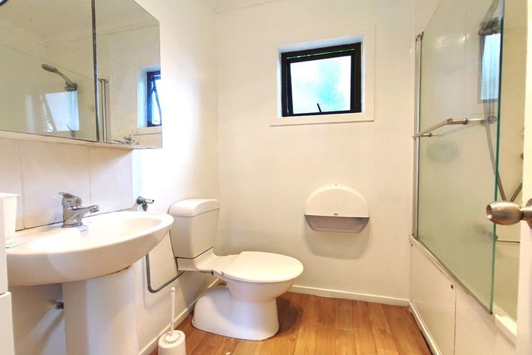 Photo of property in 21 Ranui Station Road, Ranui, Auckland, 0612