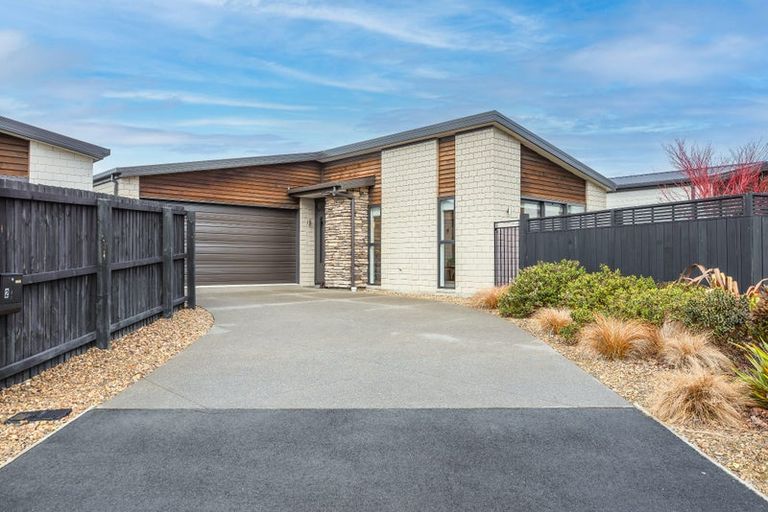 Photo of property in 2 Lussa Close, Broomfield, Christchurch, 8042