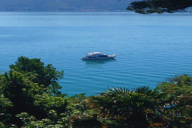 Photo of property in 2 Maramanui Way, Karaka Bays, Wellington, 6022