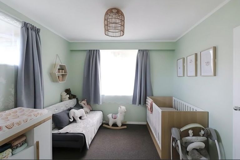 Photo of property in 1/11 Lowry Crescent, Stokes Valley, Lower Hutt, 5019