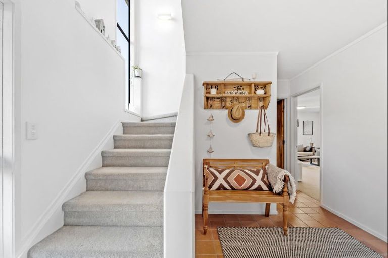 Photo of property in 34 Grand View Road, Leigh, 0985