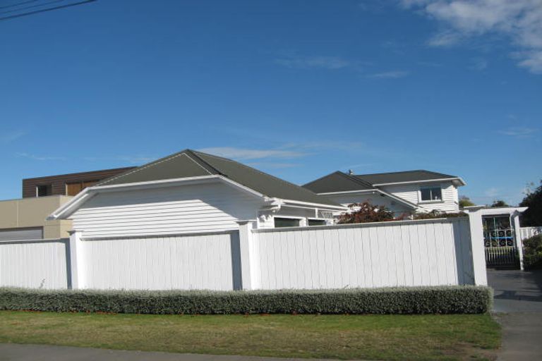 Photo of property in 41 Bryndwr Road, Fendalton, Christchurch, 8052