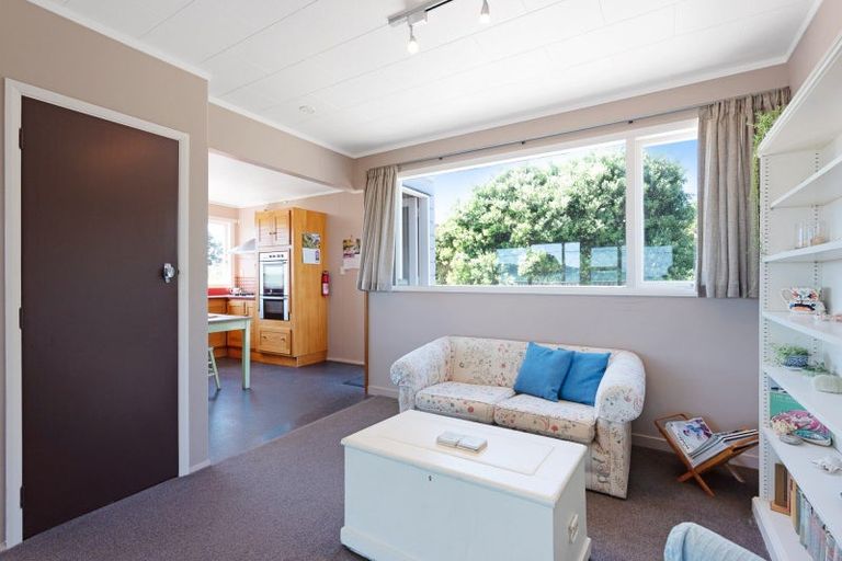 Photo of property in 104 Marine Parade, Paraparaumu Beach, Paraparaumu, 5032
