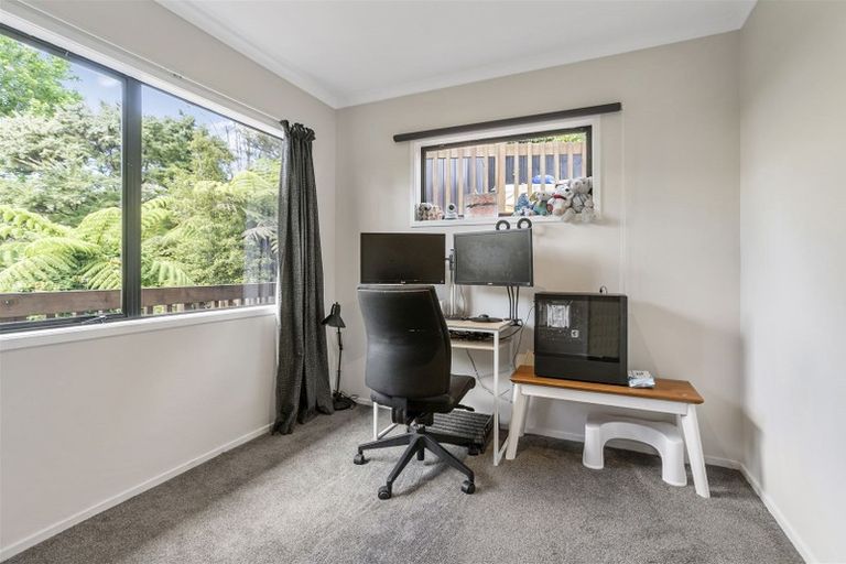 Photo of property in 1/6 Glen Vista Place, Bayview, Auckland, 0629