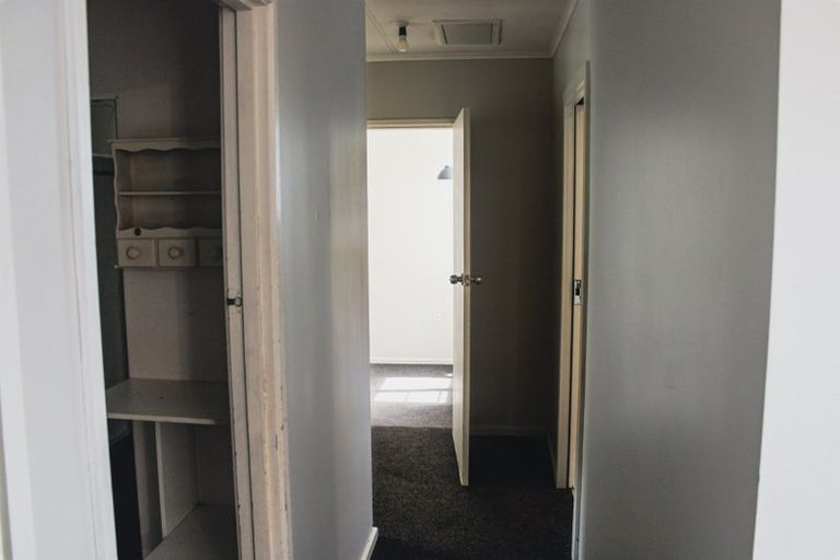 Photo of property in 5 Sullivan Avenue, Mangere Bridge, Auckland, 2022