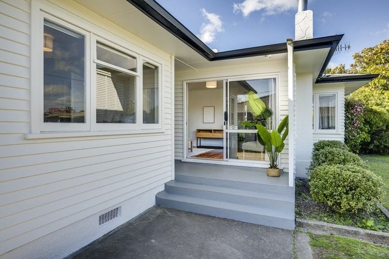 Photo of property in 1 Palmerston Road, Havelock North, 4130