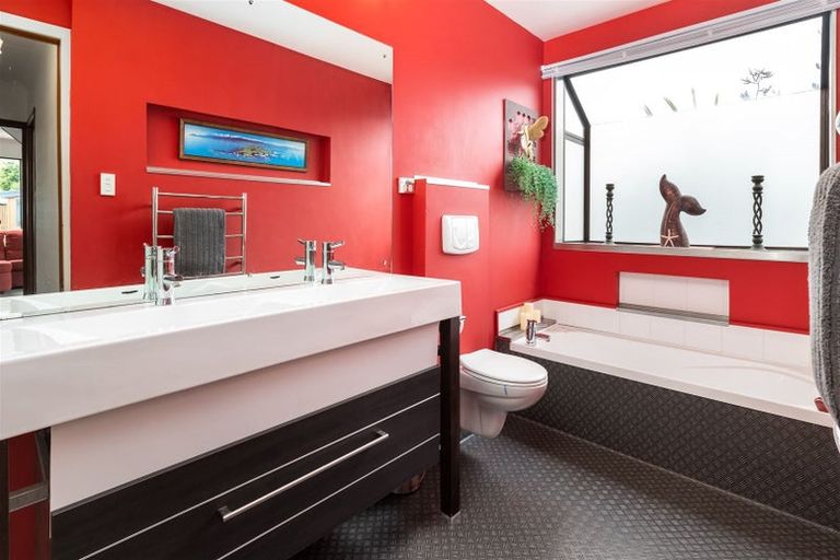 Photo of property in 196 Rarangi Beach Road, Rarangi, Blenheim, 7273