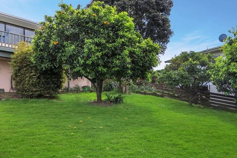 Photo of property in 39 Chatsworth Crescent, Pakuranga Heights, Auckland, 2010