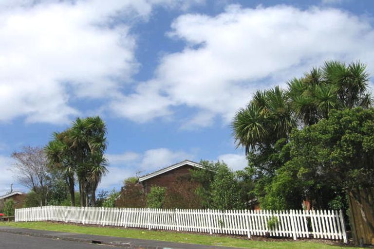 Photo of property in 2-4 Gatman Street, Birkdale, Auckland, 0626