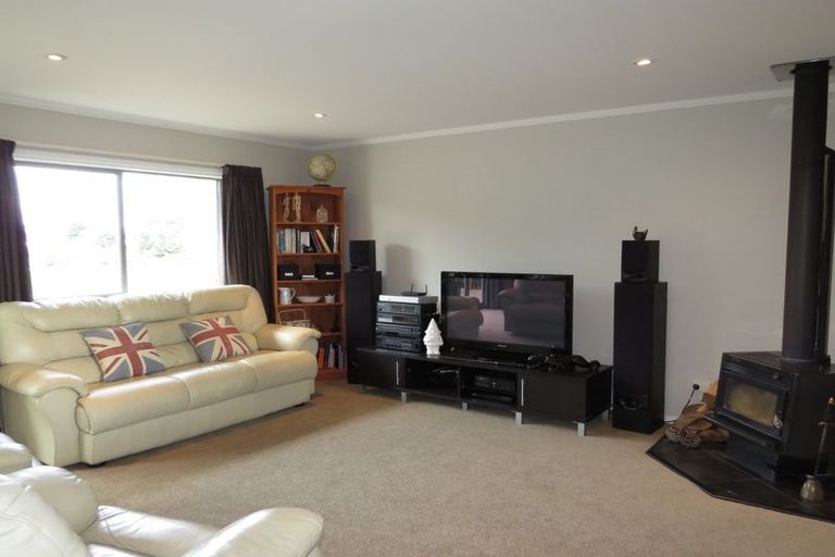 Photo of property in 89 Costley Street West, Carterton, 5713