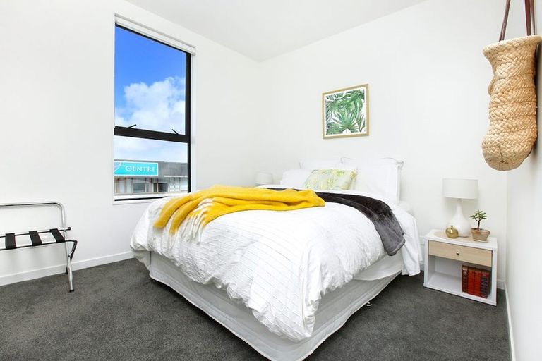 Photo of property in 2/2a Rawene Road, Birkenhead, Auckland, 0626