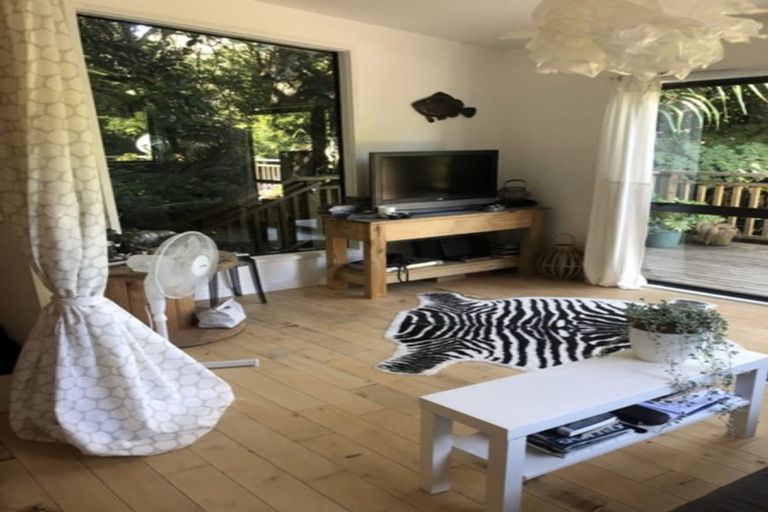 Photo of property in 25 Kennedy Avenue, Forrest Hill, Auckland, 0620