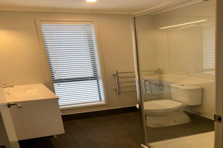 Photo of property in 2 Patariki Way, Beach Haven, Auckland, 0626