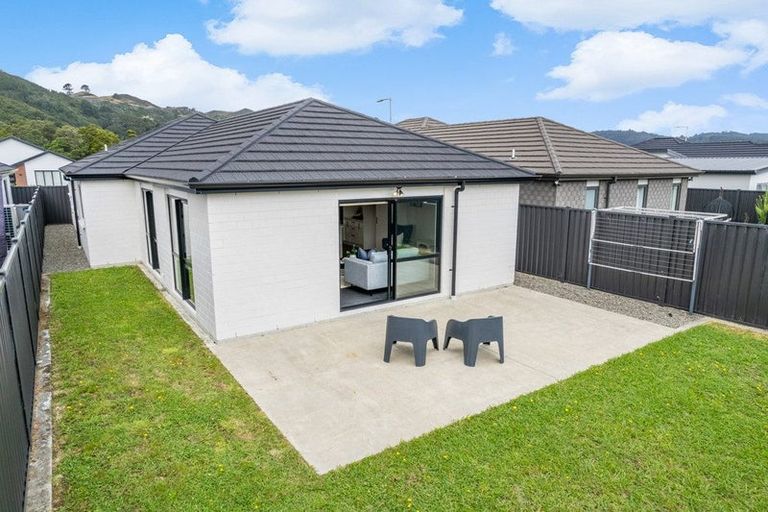 Photo of property in 22 Te Kaeaea Crescent, Wallaceville, Upper Hutt, 5018