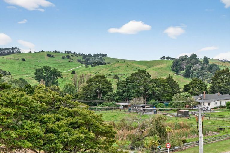 Photo of property in 2 Arahanga Road, Paparoa, 0571