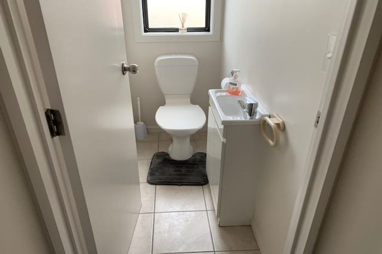 Photo of property in 1/25 Fields Parade, Oteha, Auckland, 0632