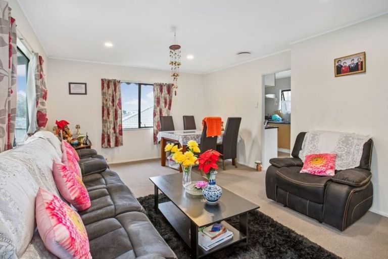 Photo of property in 2/12 Skelton Avenue, Randwick Park, Auckland, 2105