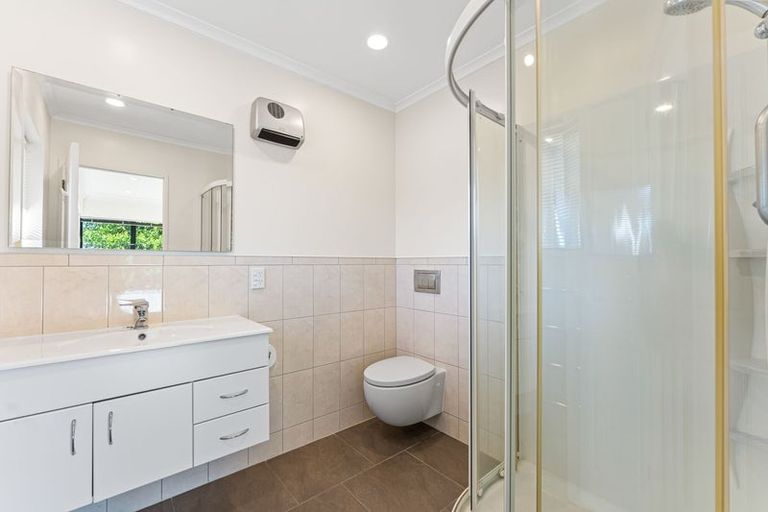 Photo of property in 2 Rosebank Grove, Waikanae, 5036