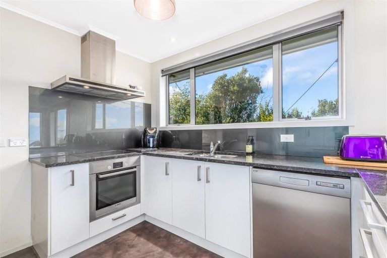 Photo of property in 30 Poto Road, Normandale, Lower Hutt, 5010