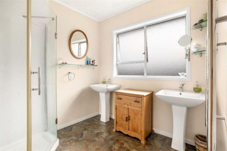 Photo of property in 2/46a Kamara Road, Glen Eden, Auckland, 0602