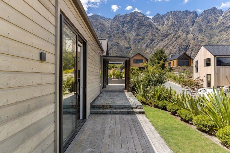 Photo of property in 13 Hackett Road, Jacks Point, Queenstown, 9371