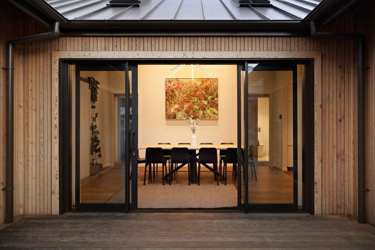 Photo of property in 2 Appin Court, Jacks Point, Queenstown, 9371