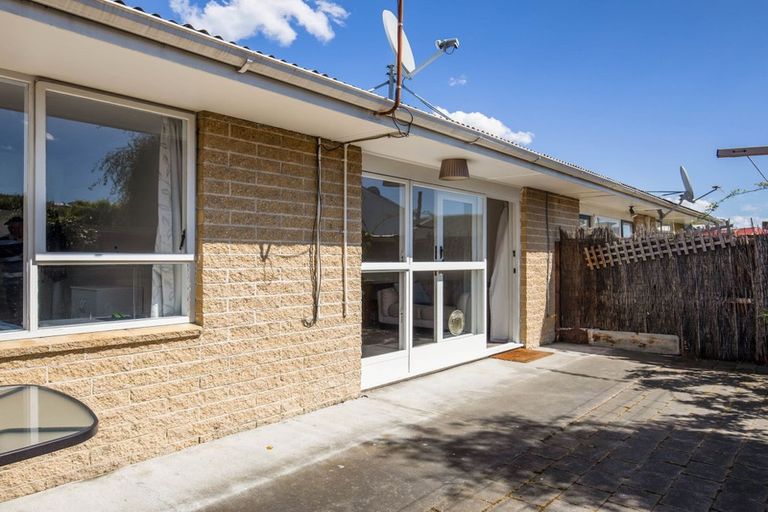 Photo of property in 2/5 Church Square, Addington, Christchurch, 8024