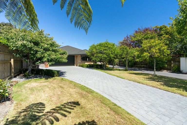 Photo of property in 36 Cranbrook Grove, Waikanae, 5036