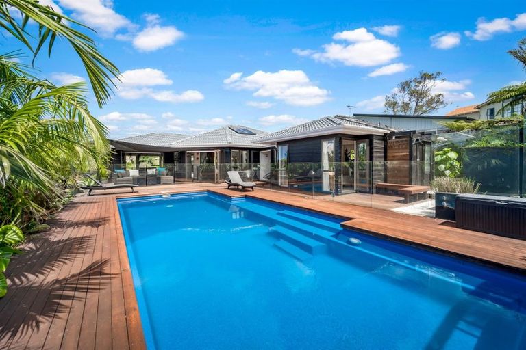 Photo of property in 27 Macnay Way, Murrays Bay, Auckland, 0630