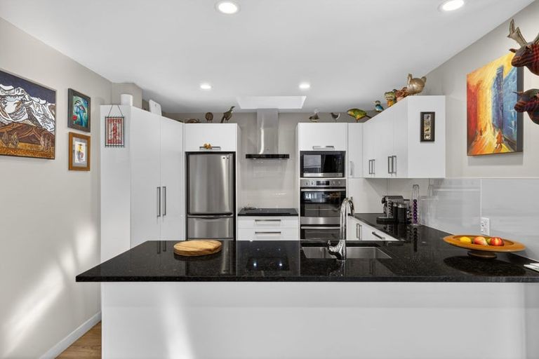 Photo of property in 79 Holly Road, St Albans, Christchurch, 8014