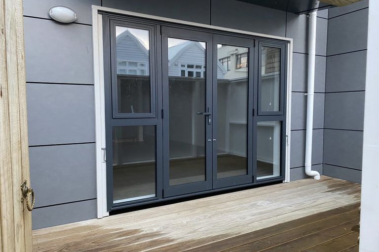 Photo of property in Pirie Street Townhouses, 3/35 Pirie Street, Mount Victoria, Wellington, 6011