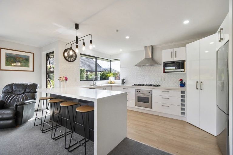 Photo of property in 11 Geneva Terrace, Kelvin Grove, Palmerston North, 4414