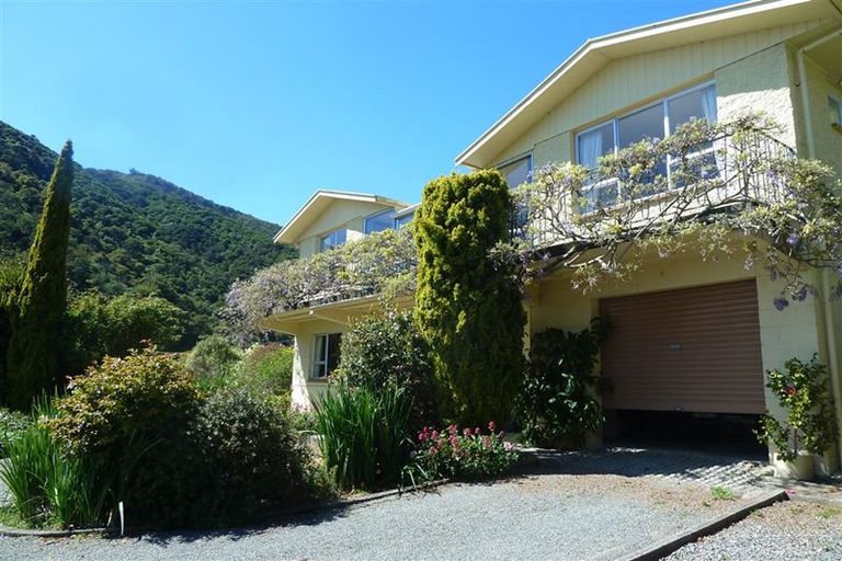 Photo of property in 75a Devon Street, Picton, 7220