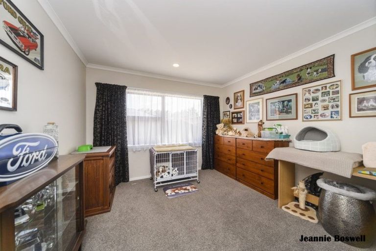 Photo of property in 5 Levi Place, Kelvin Grove, Palmerston North, 4414