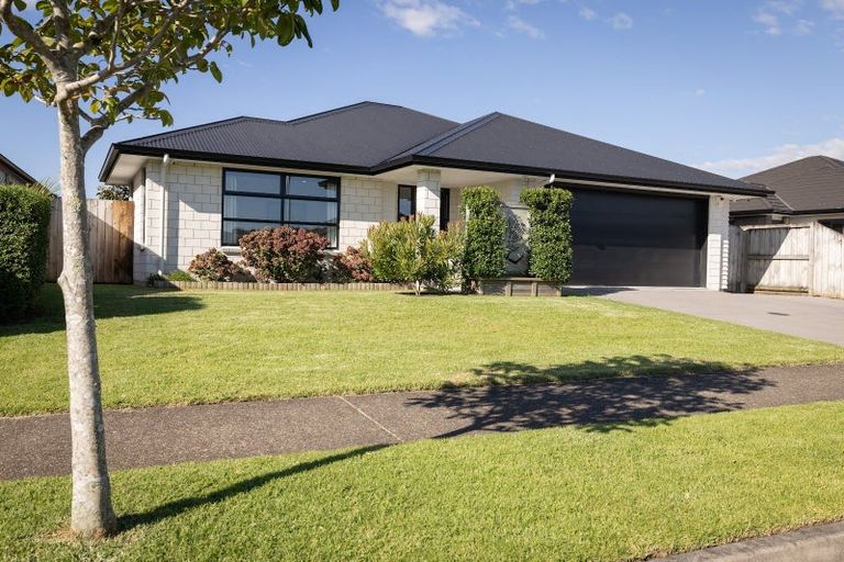 Photo of property in 132 Puhirake Crescent, Pyes Pa, Tauranga, 3112
