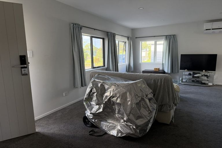 Photo of property in 1/132 Archers Road, Glenfield, Auckland, 0629