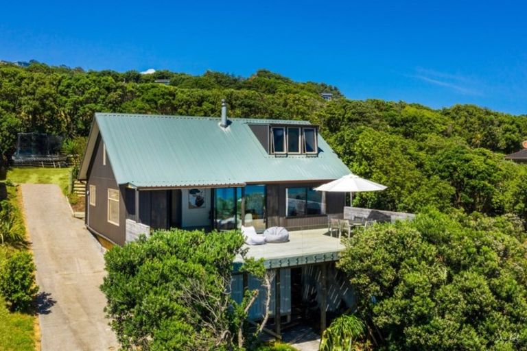 Photo of property in 38 Waitea Road, Muriwai, Waimauku, 0881